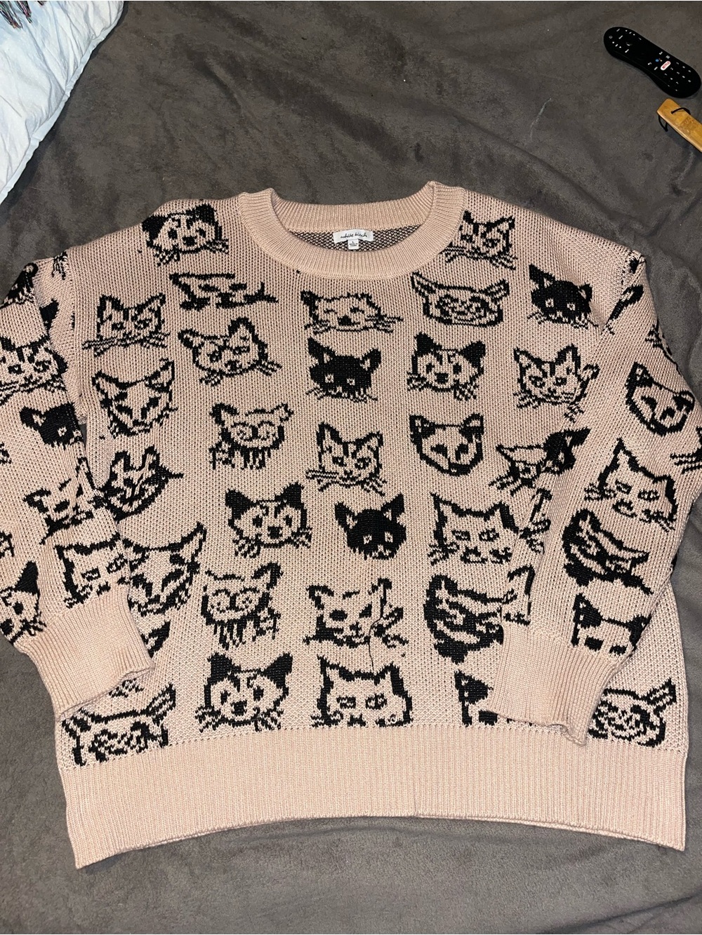 Women’s Cat Motif Crewneck Sweater